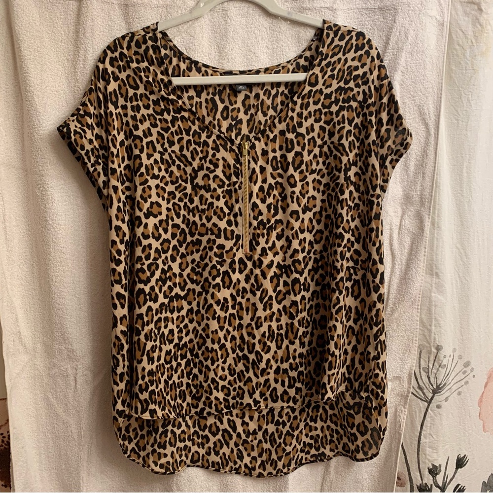 Bold Elements Cut to Curve leopard silky zipper blouse | XL